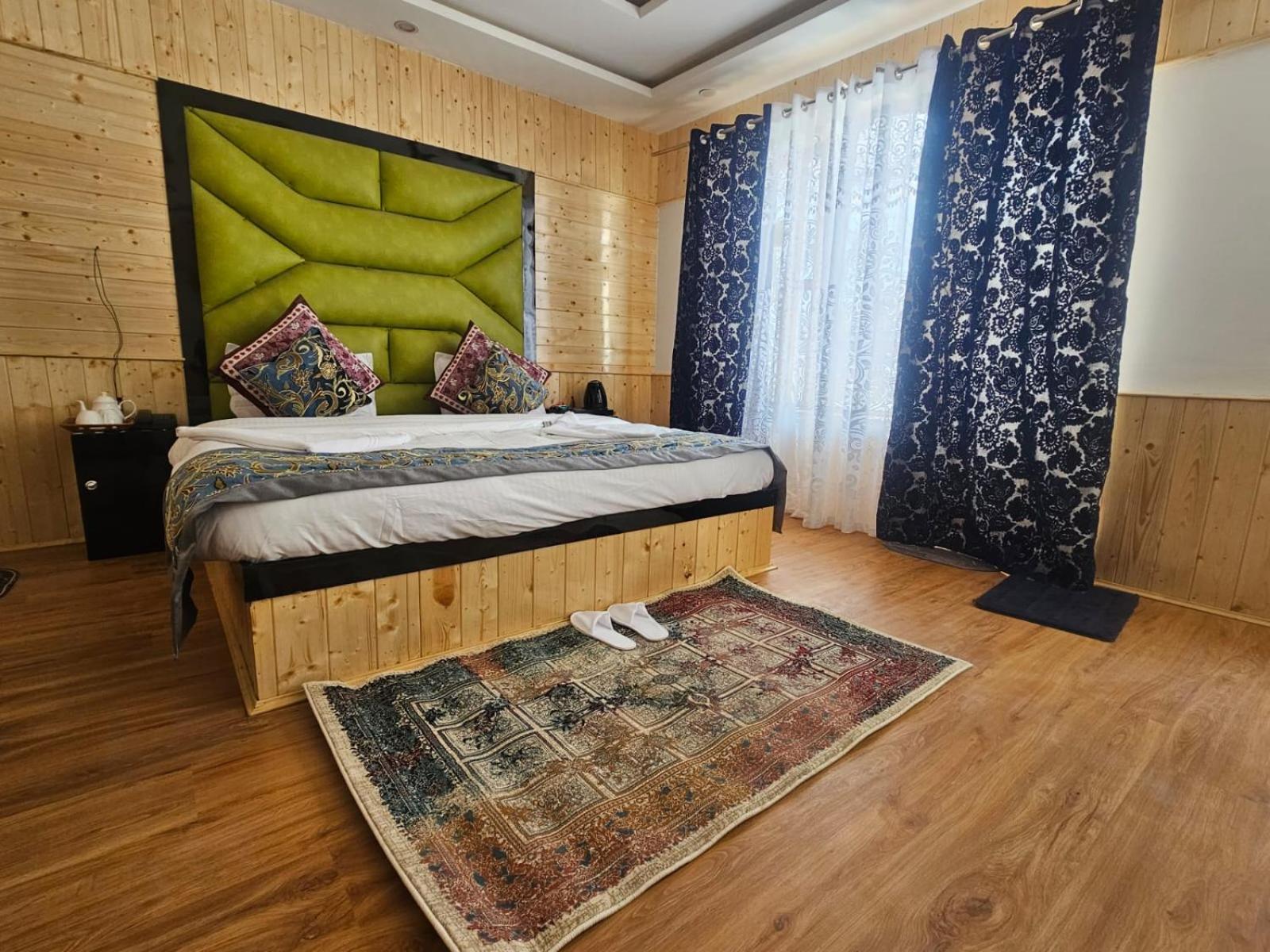 Delta View Hotel Pahalgam Ngoại thất bức ảnh