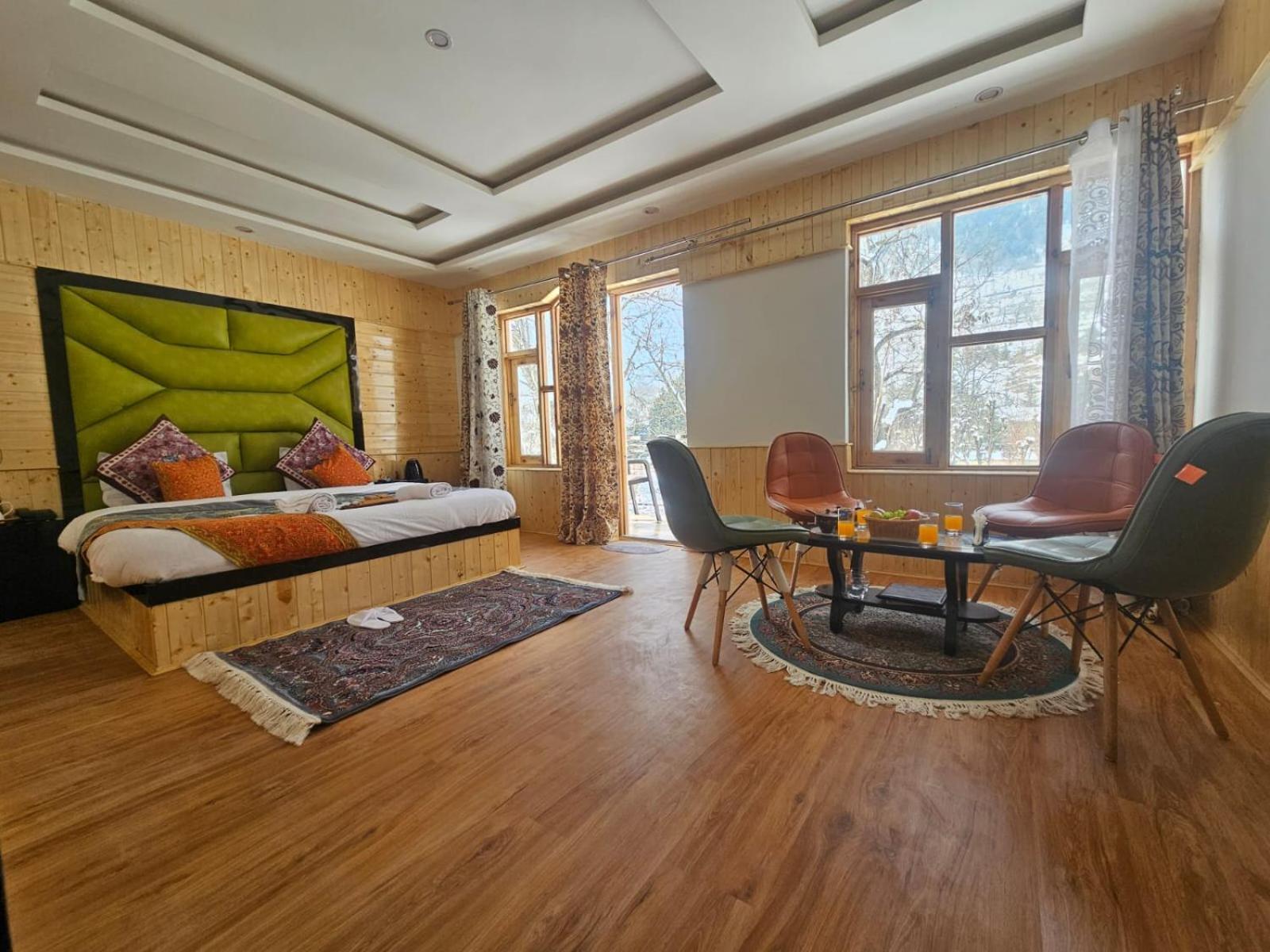 Delta View Hotel Pahalgam Ngoại thất bức ảnh