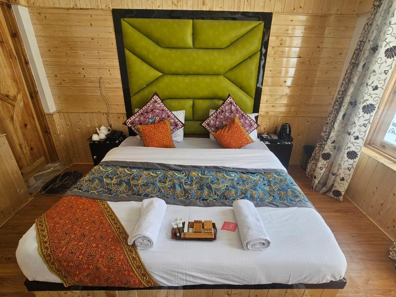 Delta View Hotel Pahalgam Ngoại thất bức ảnh