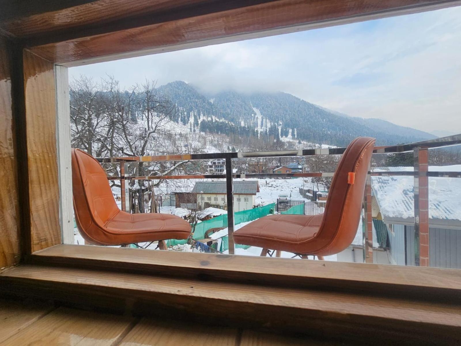 Delta View Hotel Pahalgam Ngoại thất bức ảnh