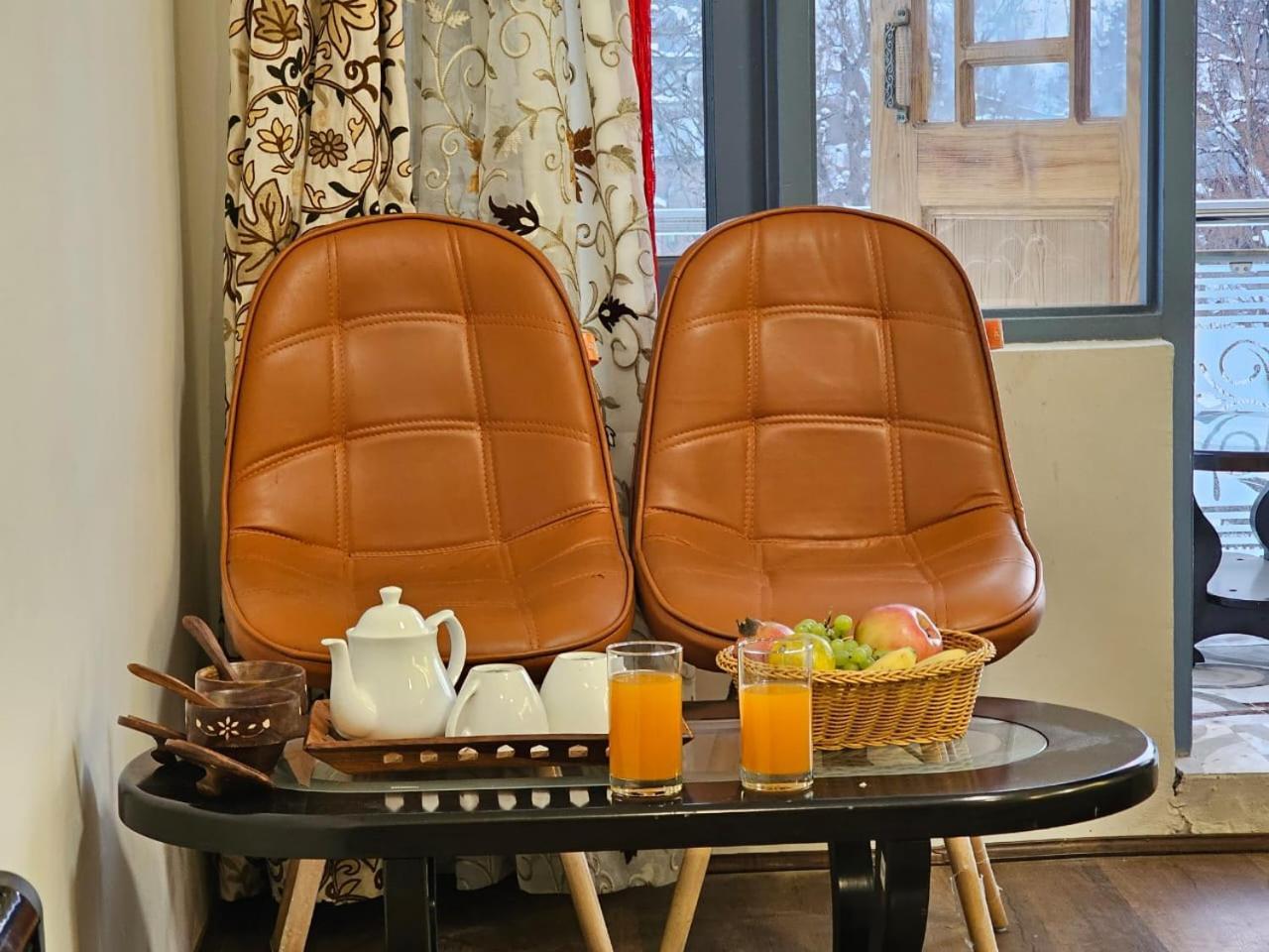 Delta View Hotel Pahalgam Ngoại thất bức ảnh